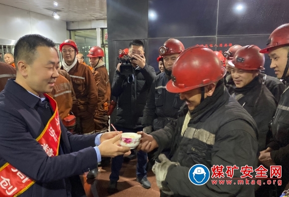 中興煤業公司春節慰問送溫暖 乘風破浪迎牛年