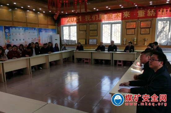 山焦汾西生活服務公司柳灣管理中心黨總支舉辦集體學習黨史專題課