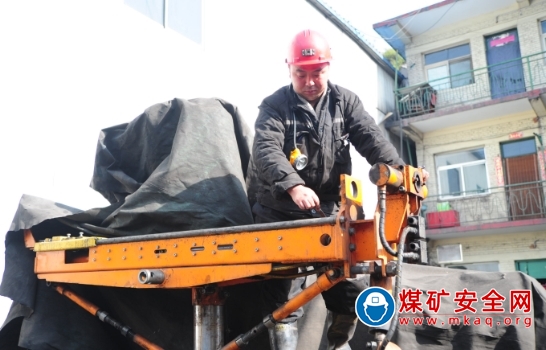 要做“苦幹實幹拚命幹”的“領頭雁”——中興煤業抽采隊李國紅
