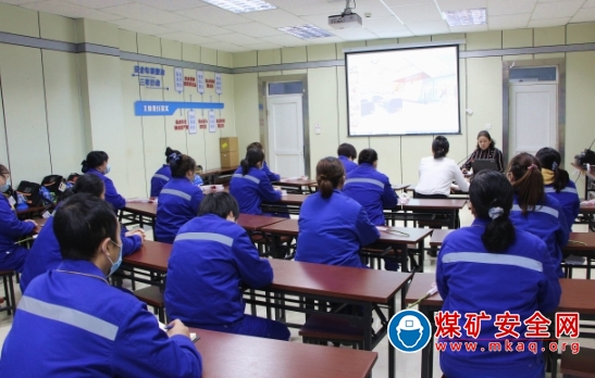 巾幗心向黨 奮鬥新征程天業集團天域新實工會開展“三八”婦女節女職工權益維護法律知識講座