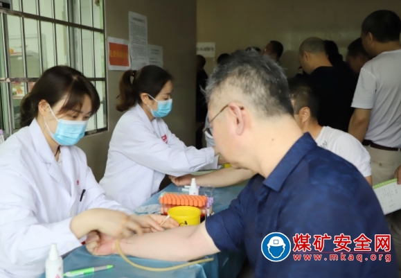 華榮能源柏林煤礦為職工送健康禮