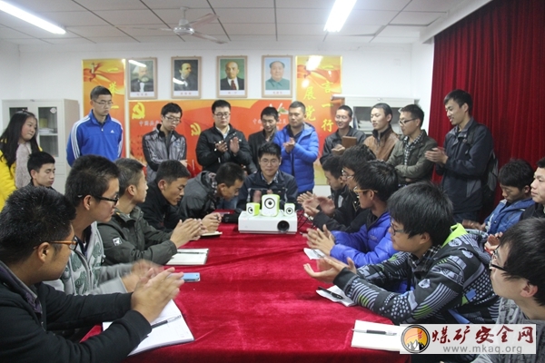 中國礦業大學礦業學院黨員工作照服務部成功召開第二次會議