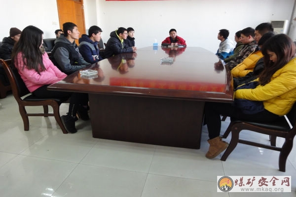 礦業學院2013級召開新疆少數民族學生和外國留學生座談會