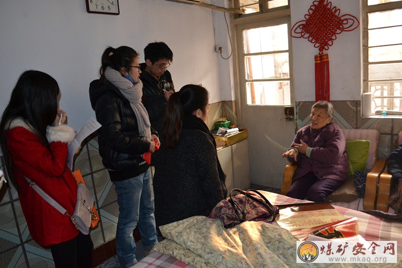 礦大學子送“福”到，空巢老人迎愛心