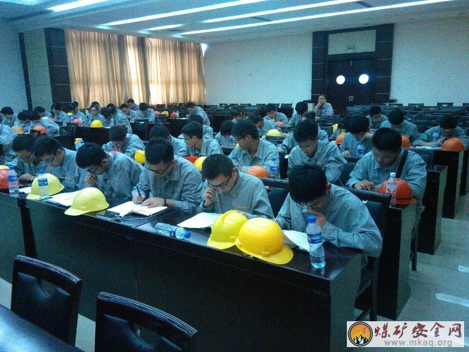 中礦大“先鋒悅讀”實踐團前往江蘇四方鍋爐有限公司了解工人閱讀情況
