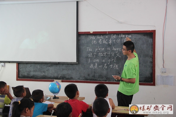 中國礦業大學網絡支教團在河南小包莊小學開展趣味英語課