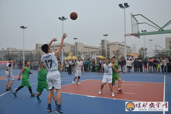運起手中之籃球，釋放青春之激情——機電工程學院新生代表隊首場籃球賽告捷