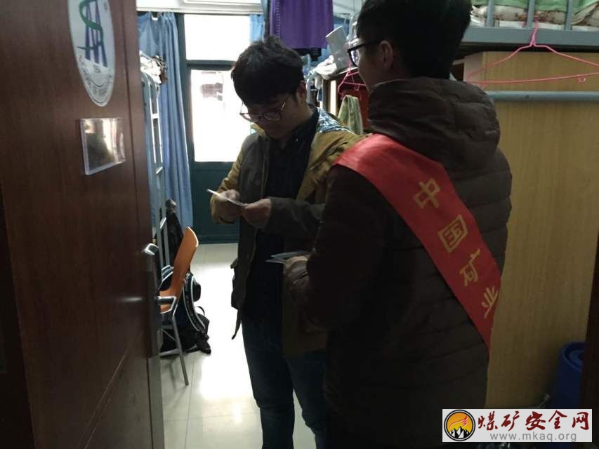 中國礦業大學管理學院電子商務13-2班開展“速遞行動”學雷鋒服務活動