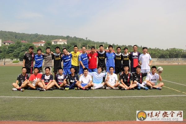 機電學院足球隊為大四畢業生舉辦足球告別賽