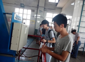 中國礦業大學安全工程學院“關愛生命，心係職工”社會實踐團參觀主副井提升設備