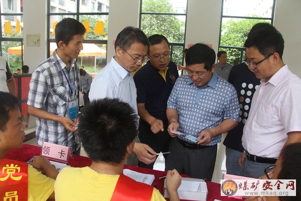 礦業學院領導老師親臨迎新現場指導工作