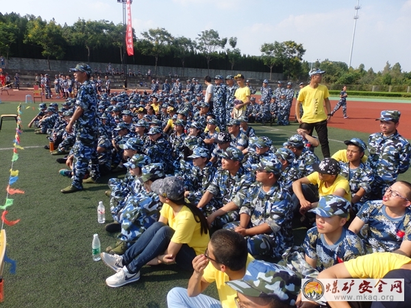 礦業學院參加新生定向越野比賽