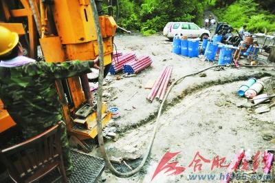 2011年6月21日，銅陵煤礦事故救援工作仍在繼續 當地19座煤礦停產檢查