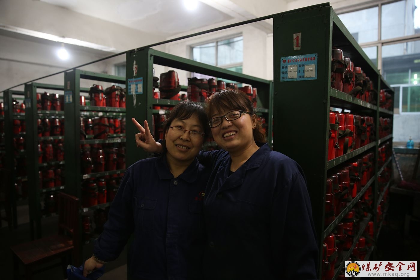 自救器房裏的“姐妹花”