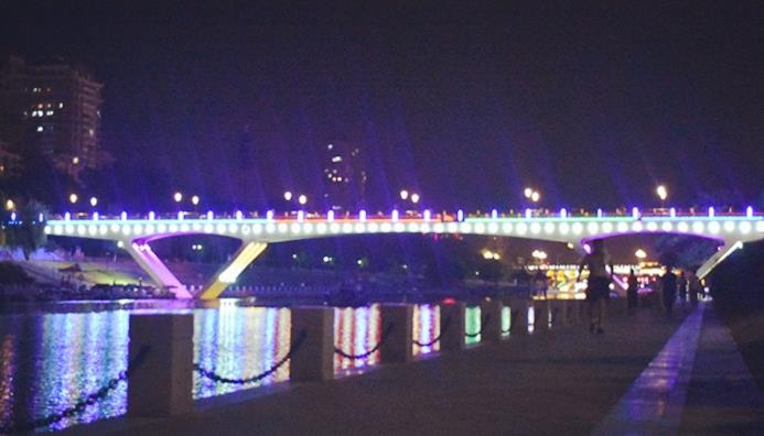 夜暮下的市河-楊福建