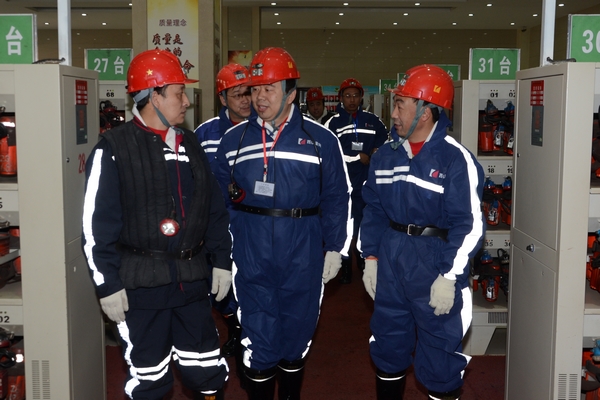 西山煤電集團部分領導節前遠赴斜溝煤礦：檢查安全工作 送上新春祝福