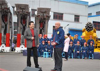 央視《五一七天樂》節目組到陽煤為基層的煤礦工人送去歡樂