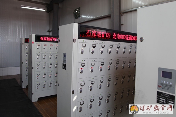 臨礦集團澄城縣石家坡煤礦燈房變“超市”