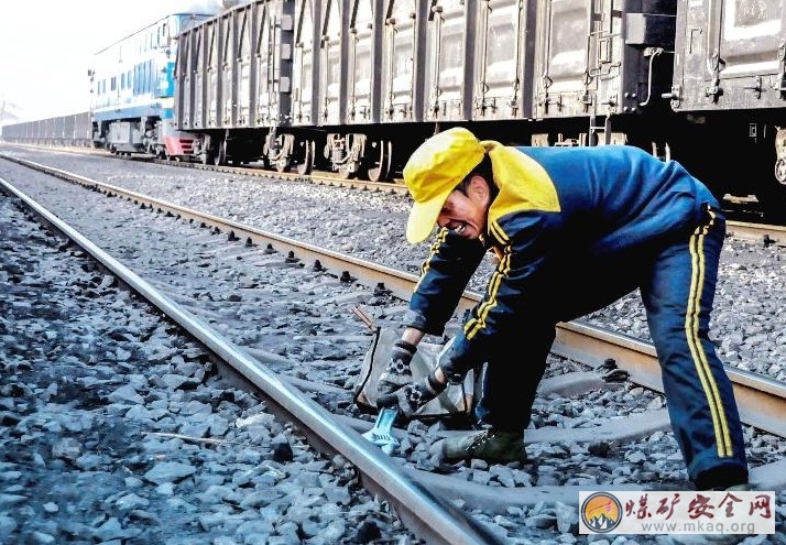 守護鐵路的安全衛士-------陝煤化澄合鐵運分公司巡道工工作側記