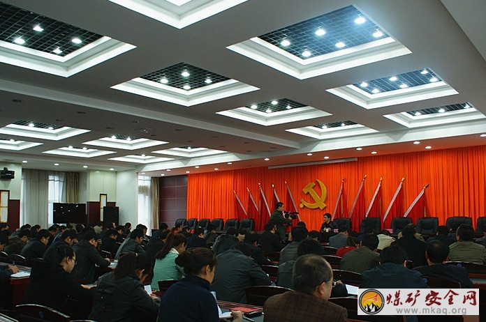 加強黨風廉潔建設 堅持黨的群眾路線