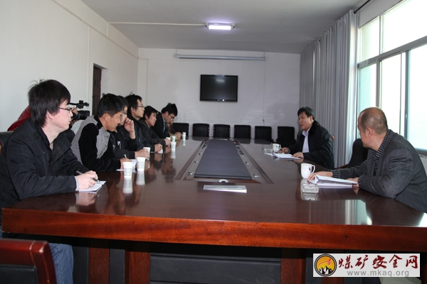 臨礦集團石家坡煤礦籌建處召開新大學生迎新座談會