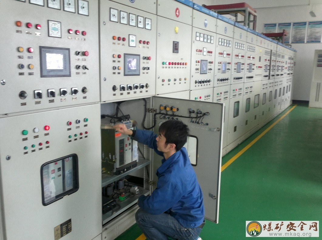 低濃度瓦斯發電PCK2-RB500控製屏除塵