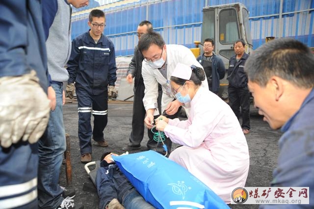 中興煤業舉行鍋爐房一氧化碳中毒應急救援演練