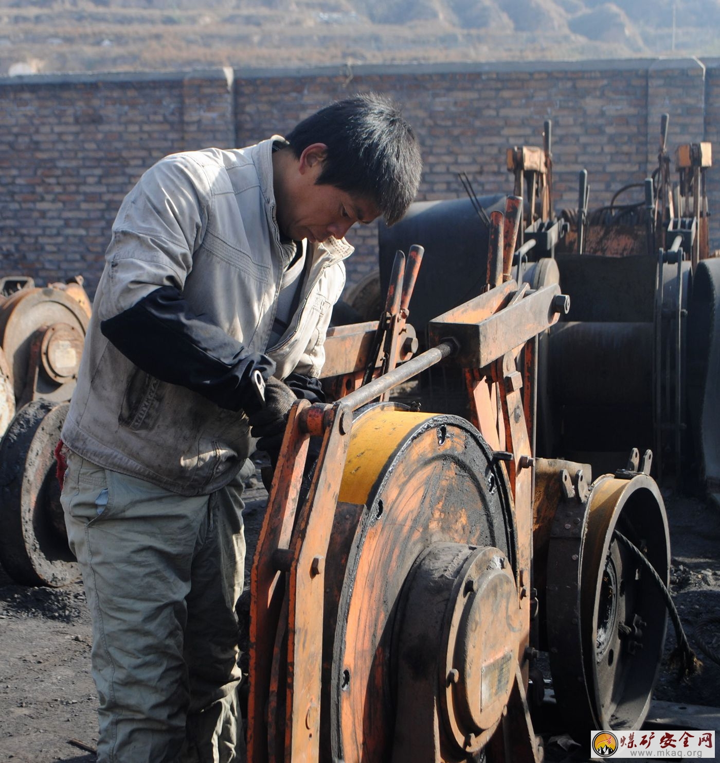 澄合礦業董礦分公司以設備的安全保障百日安全期間礦井的安全生產