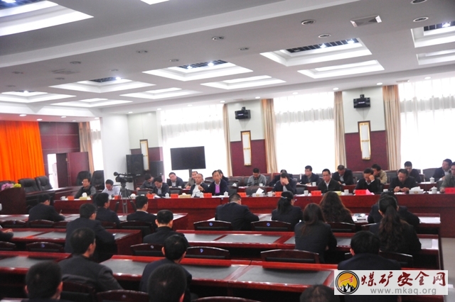 潞寧公司召開班組長座談會