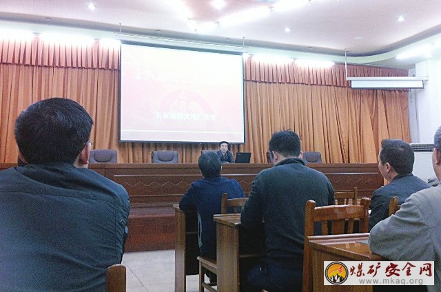川煤達竹石板廠聚焦依法治國  學習全會精神
