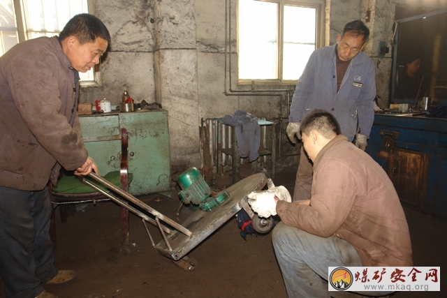 鶴煤三礦小革新解決大問題
