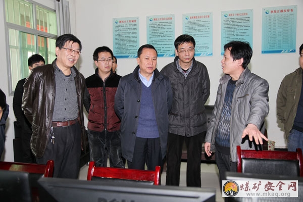 陝西省煤炭生產安全監督管理局局長陳永昌到石家坡煤礦籌建處檢查“兩會” 期間安全工作