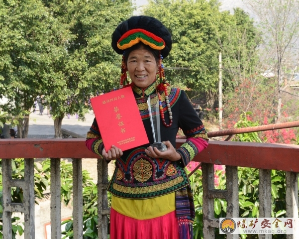 陸學英獲“2013年度感動四川十大人物”榮譽稱號