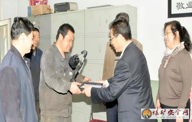 張礦集團懷來礦領導慰問榮獲全國煤炭工業“三基九力”建設優秀班組