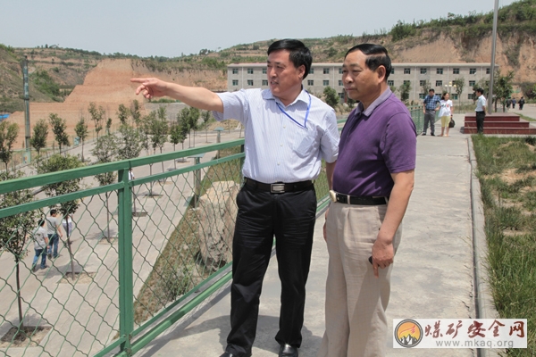 陝西群生電廠總經理李長宏到石家坡煤礦參觀考察