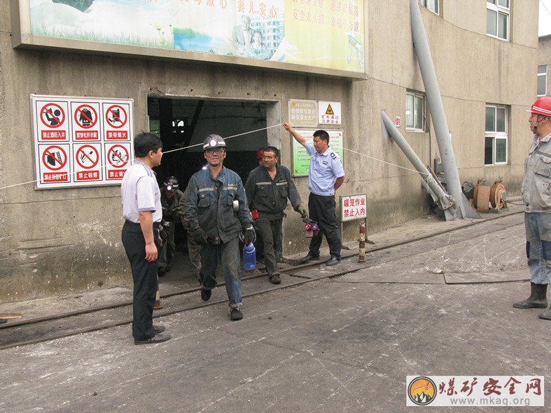 微山昭陽煤礦組織暴雨防洪緊急撤人演習