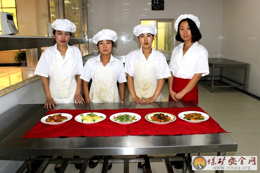 中煤大屯公司姚橋煤礦生活科團支部開展廚藝競賽活動