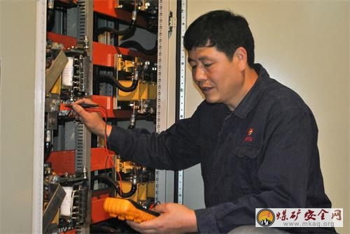 董礦分公司加大雨天礦用線路檢查