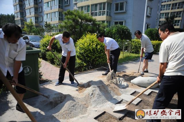 中興煤業組織黨員義務勞動