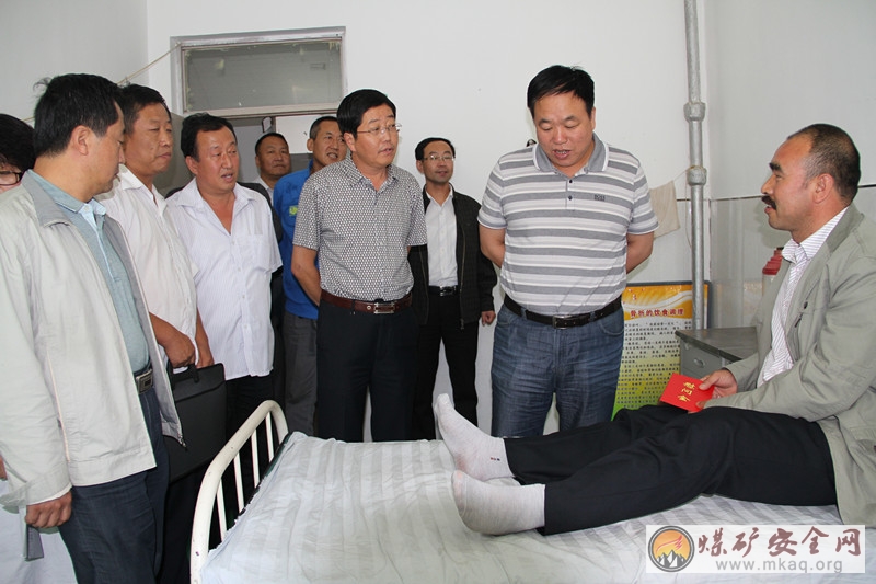 朔煤王坪煤電公司中秋節慰問住院職工