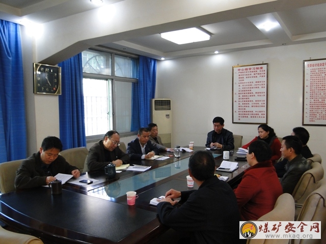 攀煤物房公司領導班子召開民主生活會征求意見座談會