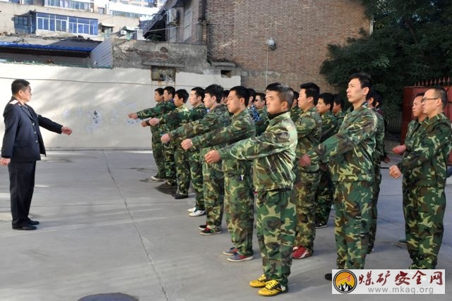 陝煤化澄合鐵運分公司組織開展新工入職軍訓