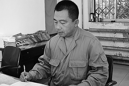 真情服務暖人心——記集團公司優秀共產黨員、博大公司電管中心收費員苟東江