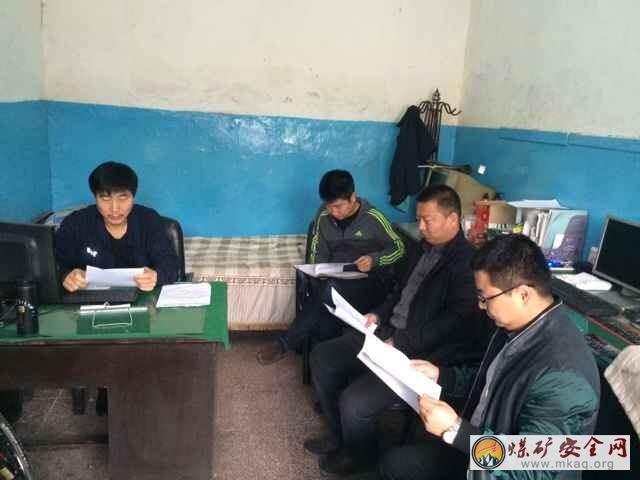 陽煤五礦通風部五林井通風隊團支部召開10月份團例會