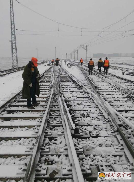 積極組織站區除雪  保障運輸組織暢通