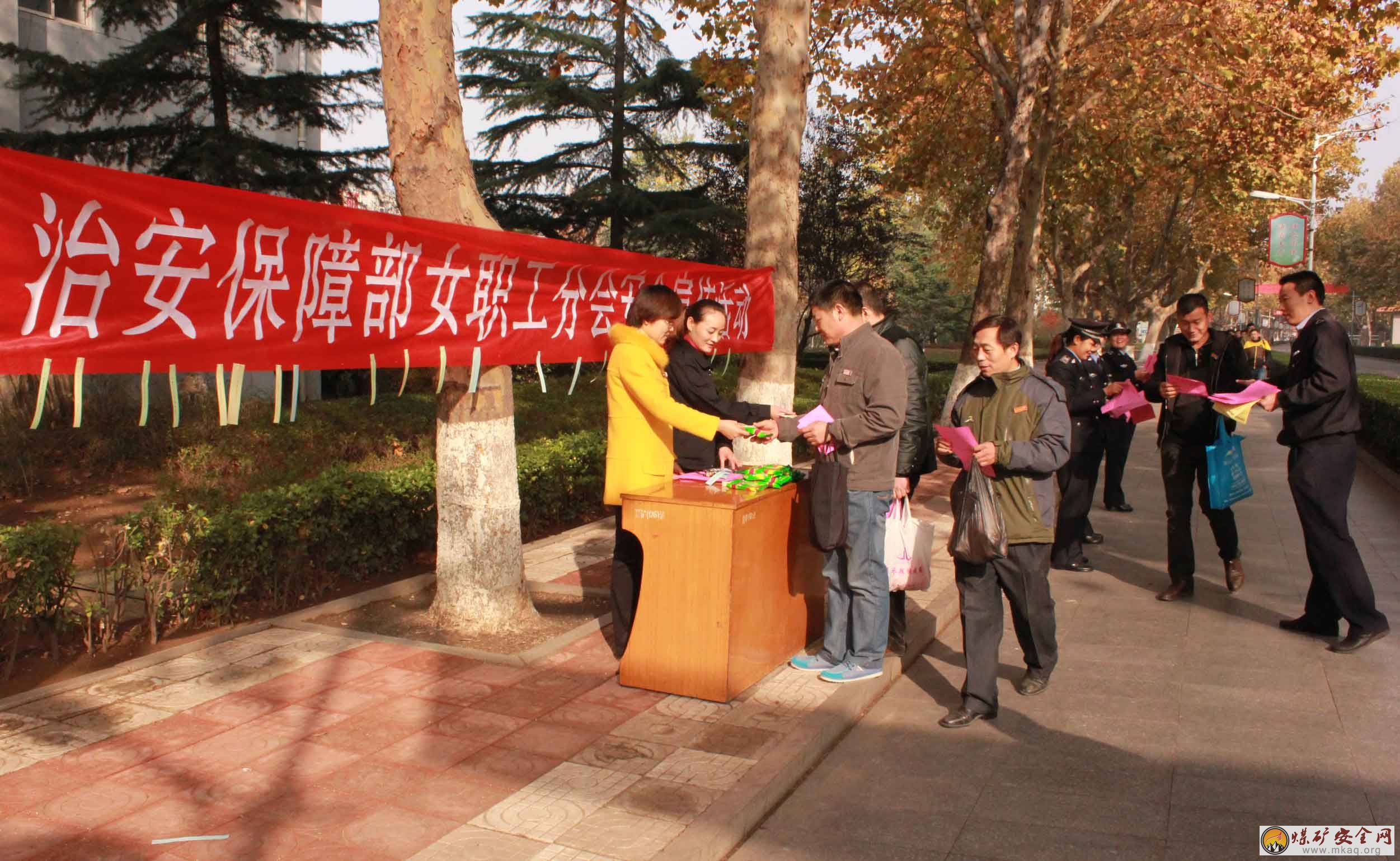 山東能源新礦集團翟鎮煤礦治安保障部開展消防安全宣傳活動