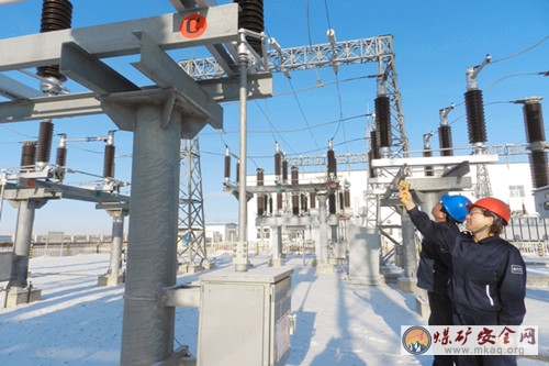 神華勝利能源公司露天礦加強特殊天氣110KV變電站巡視工作