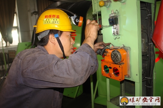 鶴煤三礦加大機電設備檢修力度