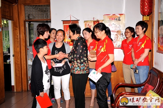 鮑店礦工會女工委“六一”走訪讓困難家庭“暖心”