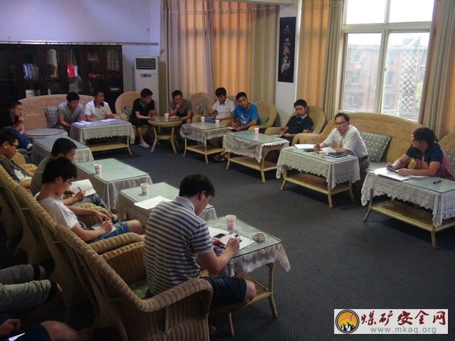 攀煤花山礦大學生共謀技術創新“金點子”